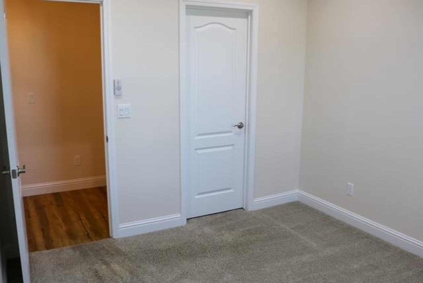 Lemoore House: 729 Castellina St