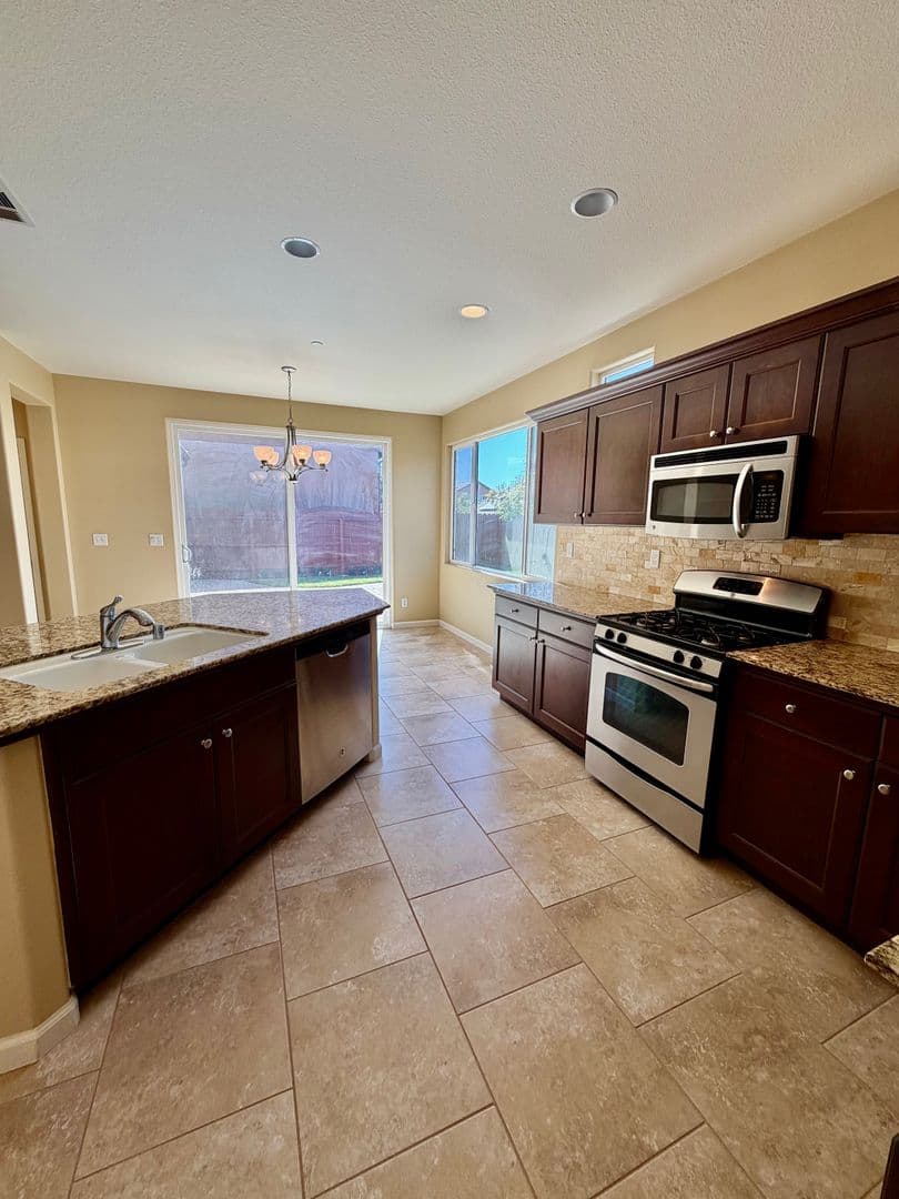 Hanford House: 2404 Chardonnay Place