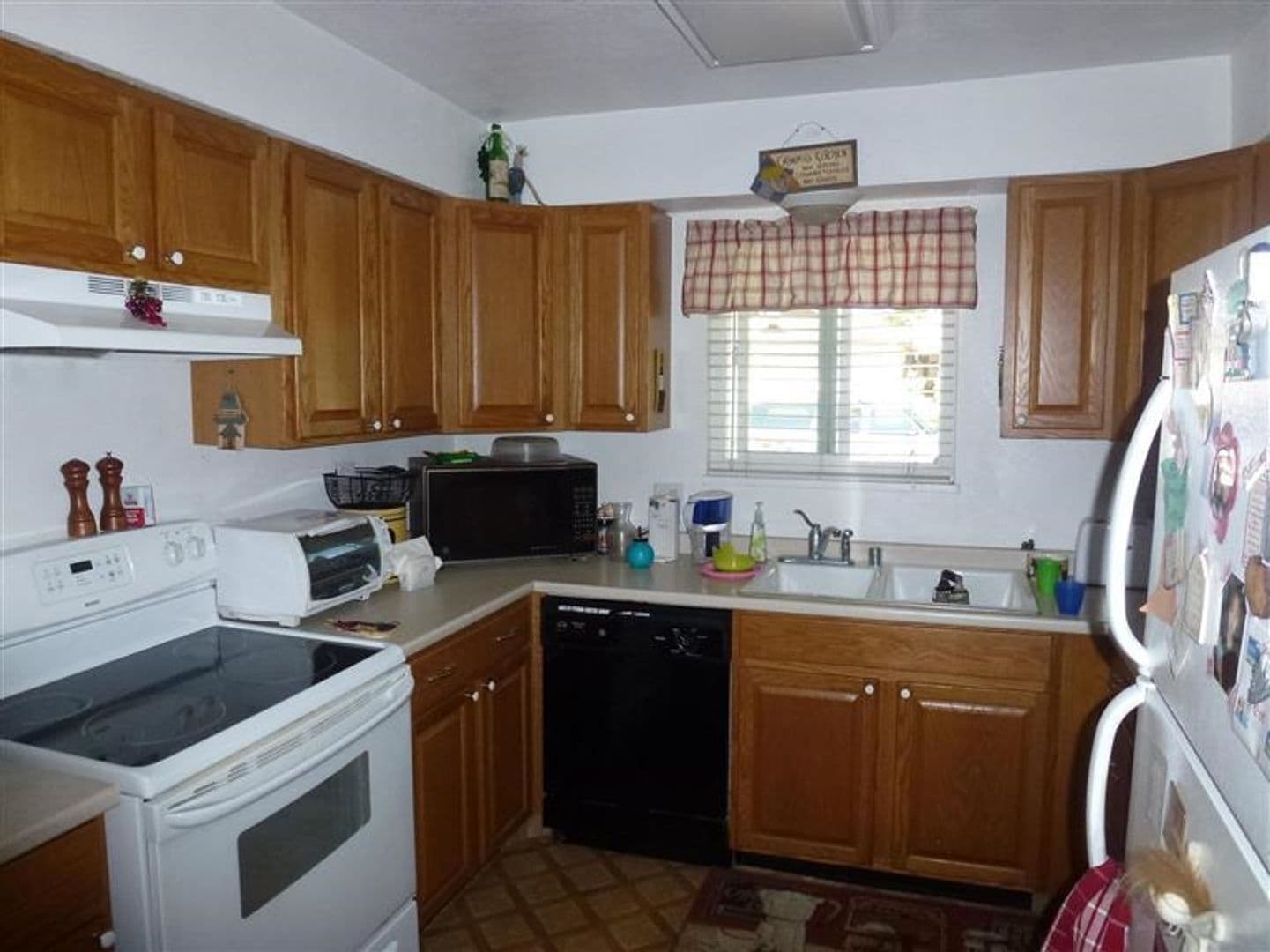 Fresno House: 4653 N Angus St