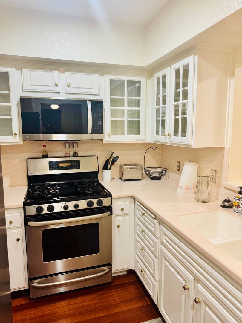 Fresno House: 2890 Huntington Blvd #150