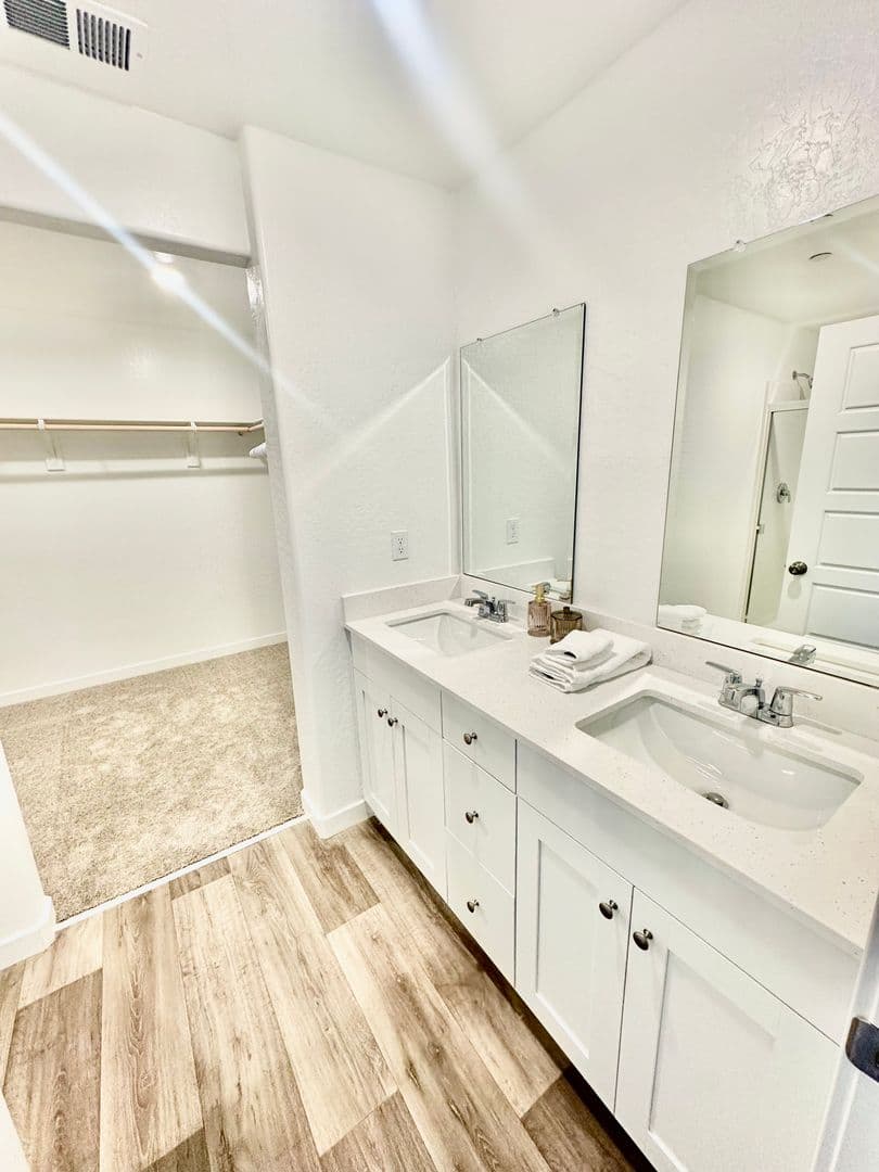 Madera House: 980 Rubcom Rd W