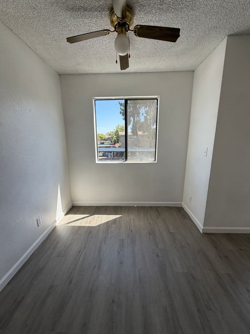Fresno Apartment: 2015 E Pontiac Way