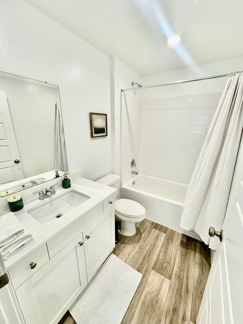 Madera House: 980 Rubcom Rd W
