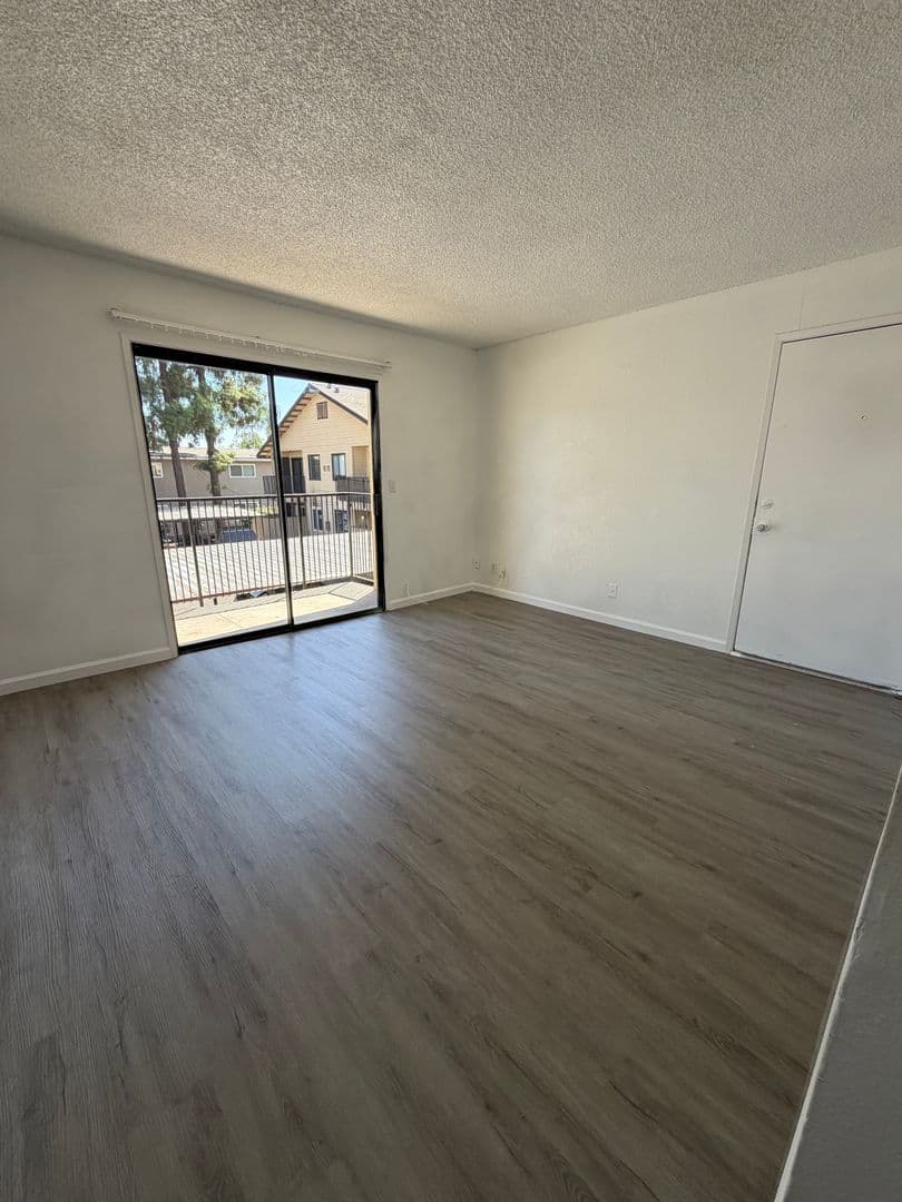 Fresno Apartment: 2015 E Pontiac Way