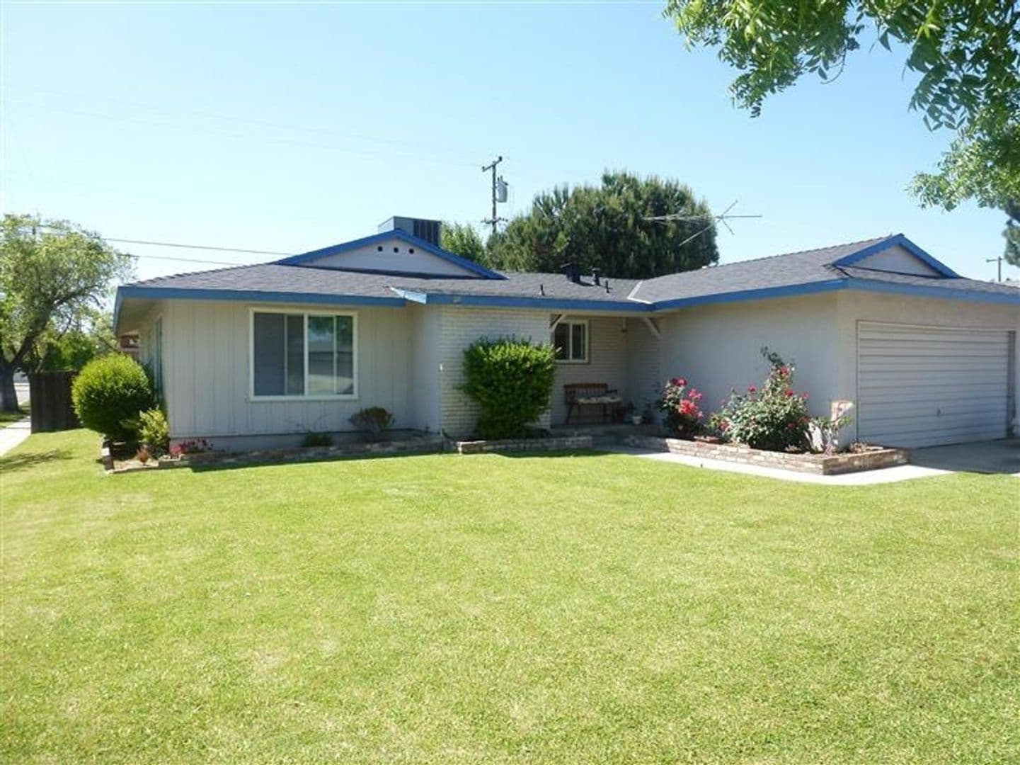 Fresno House: 4653 N Angus St