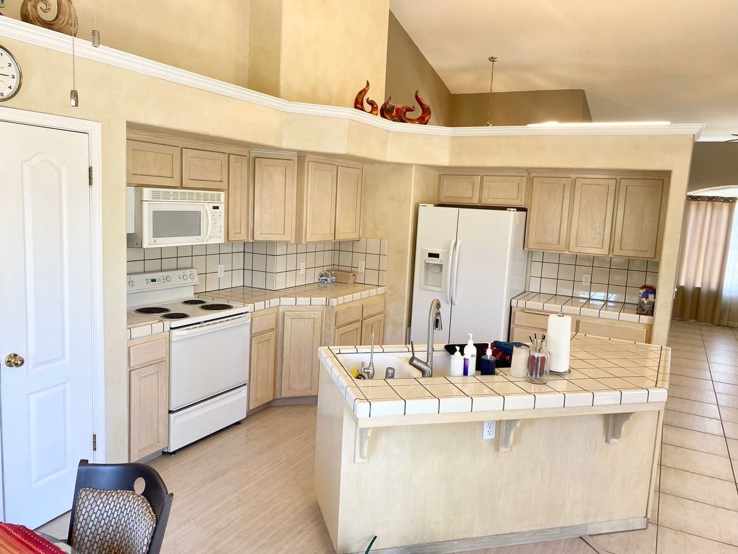 Fresno House: 2072 E Rush Ave