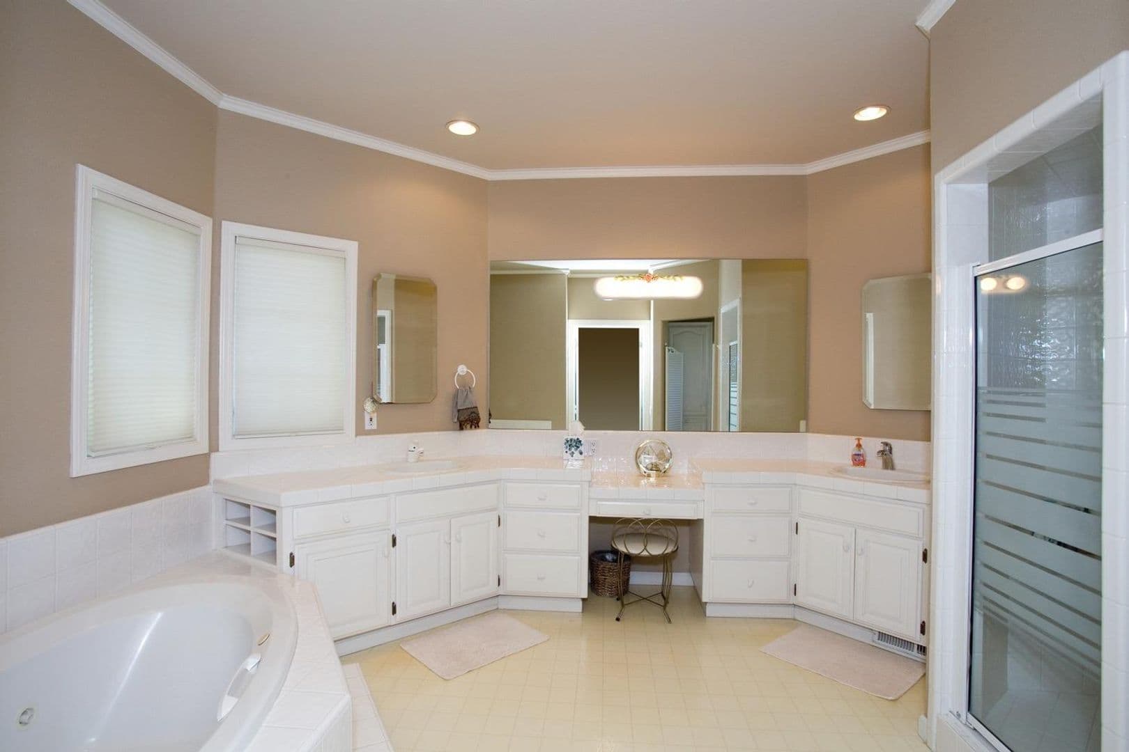 Fowler House: 205 N Jonna Ave