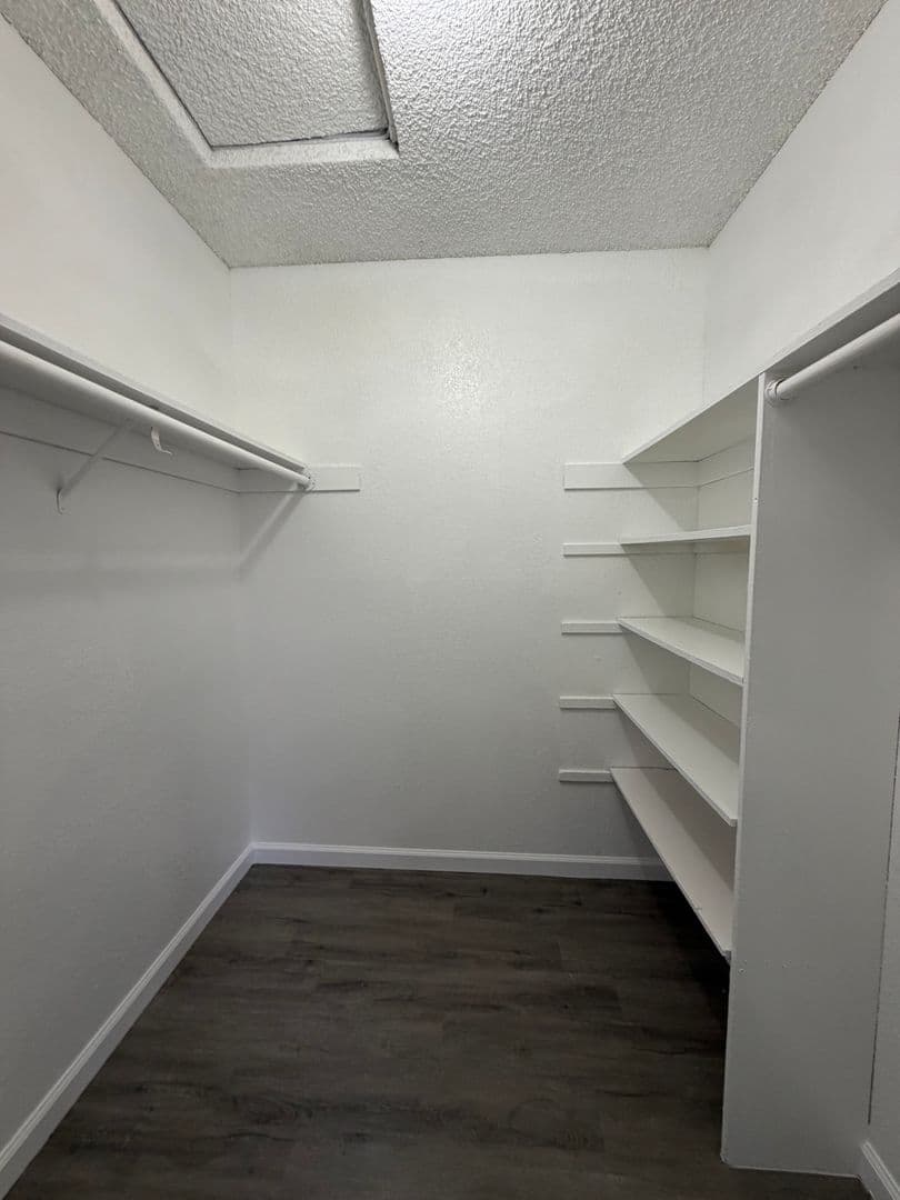 Fresno Apartment: 2015 E Pontiac Way
