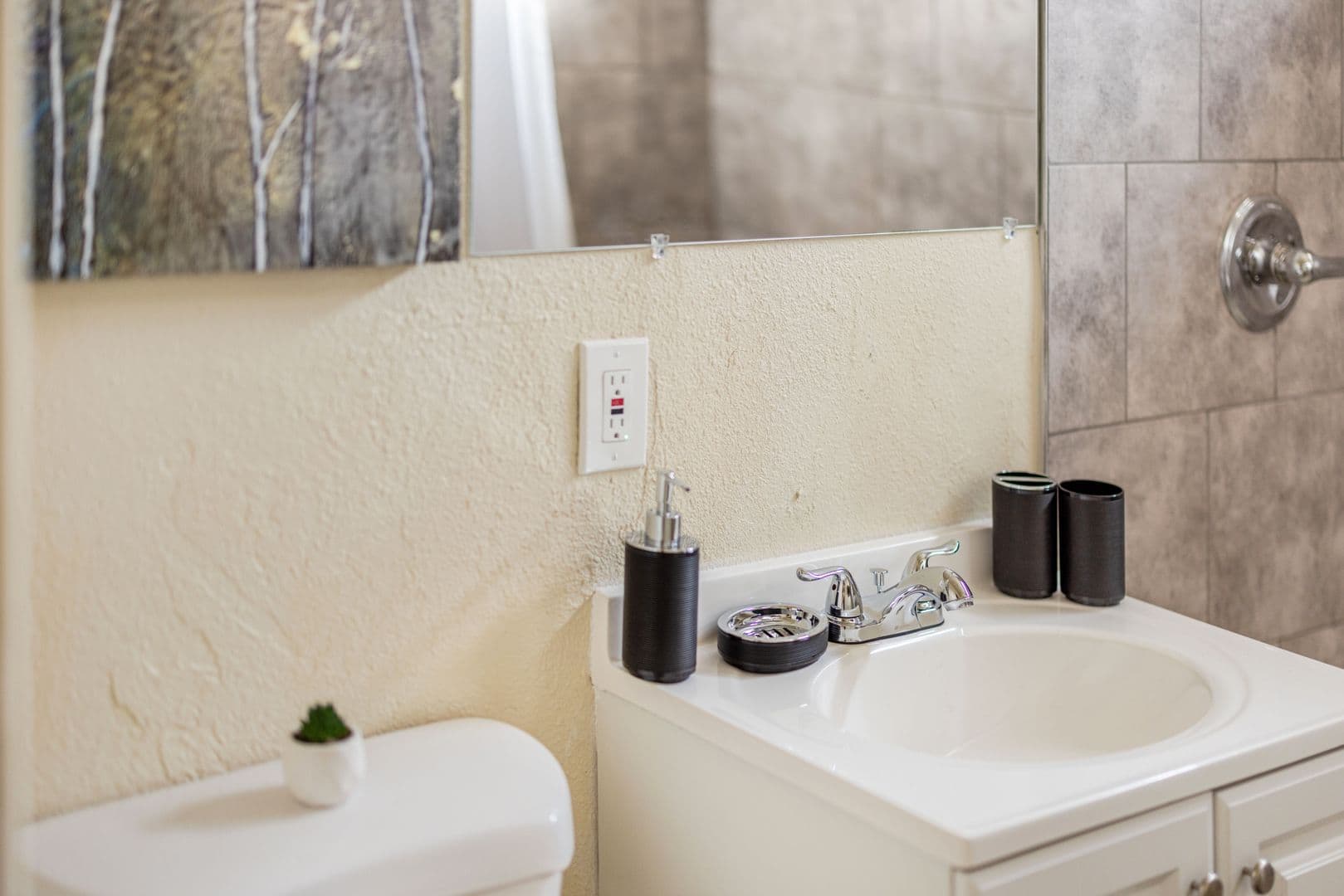 Fresno Apartment: 1329 E San Ramon Ave