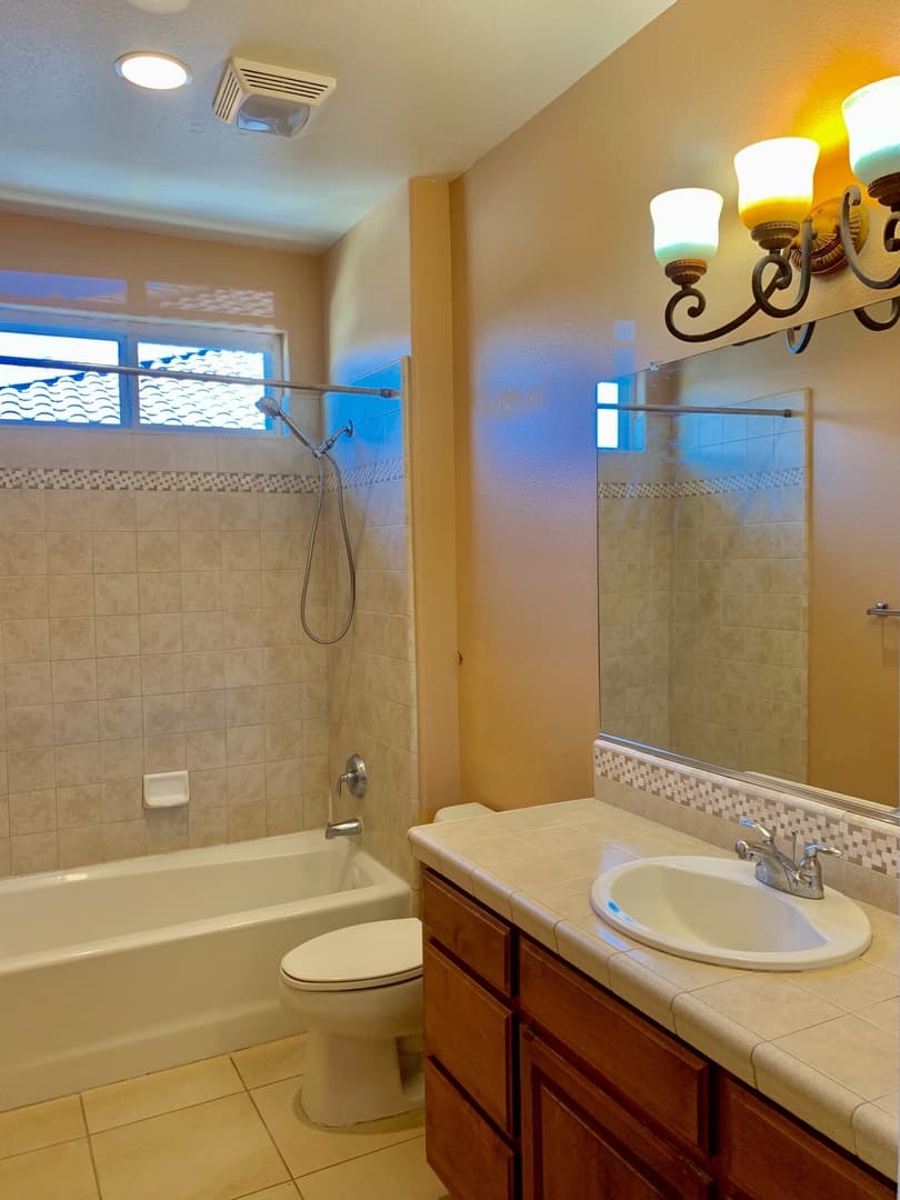 Paso Robles House: 209 Vista Del Rio