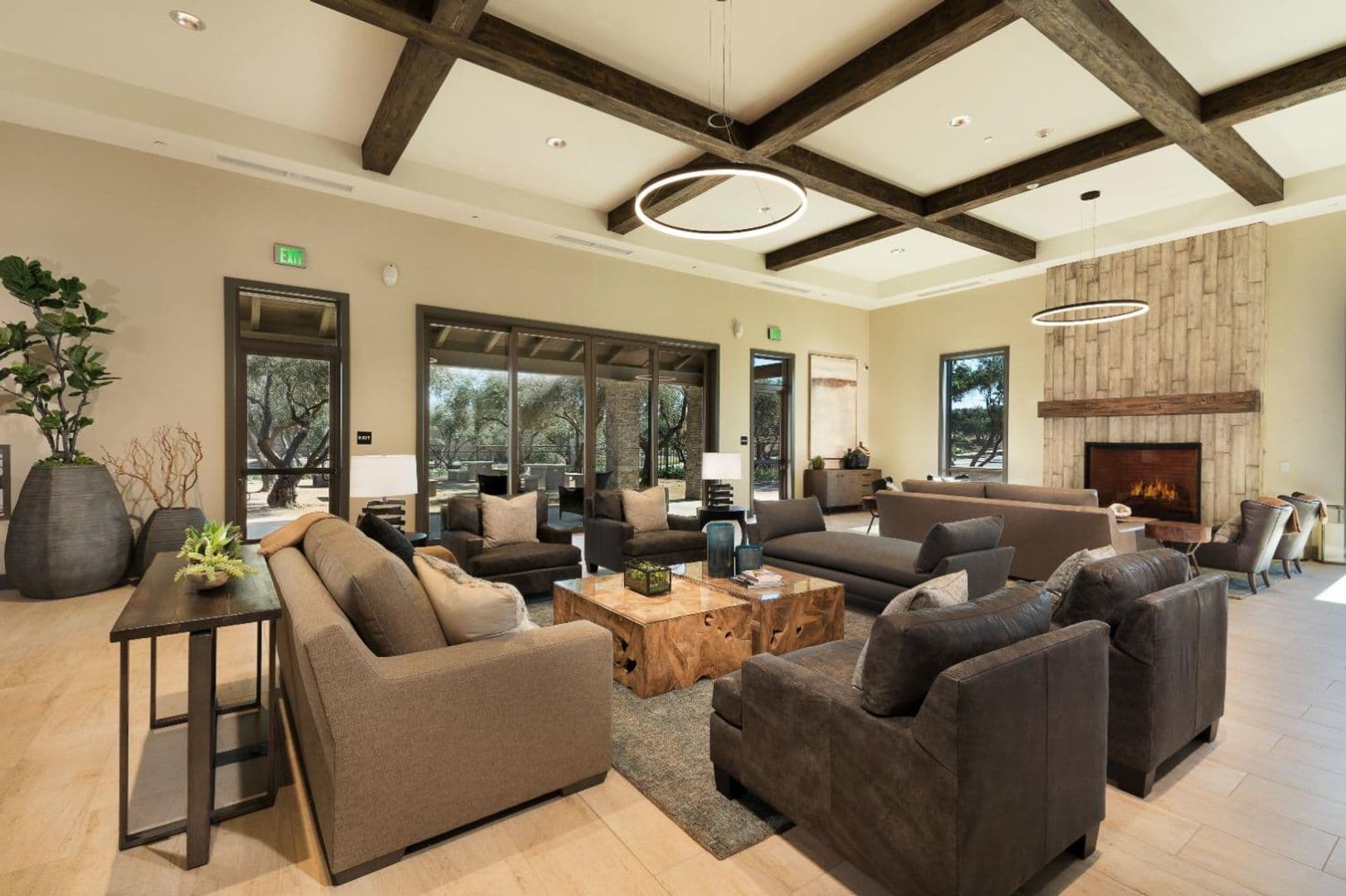 Madera House: 980 Rubcom Rd W