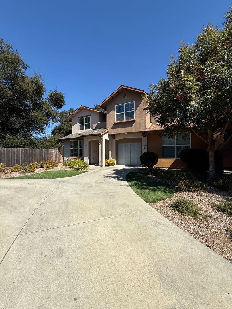 Atascadero House: 1154 Galeria Circle