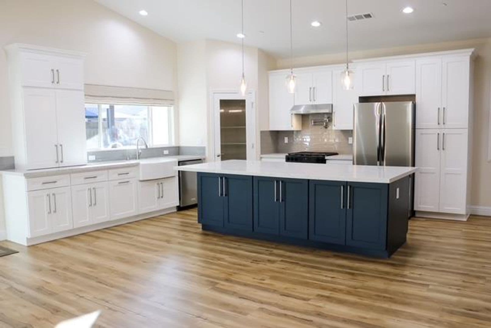 Lemoore House: 729 Castellina St