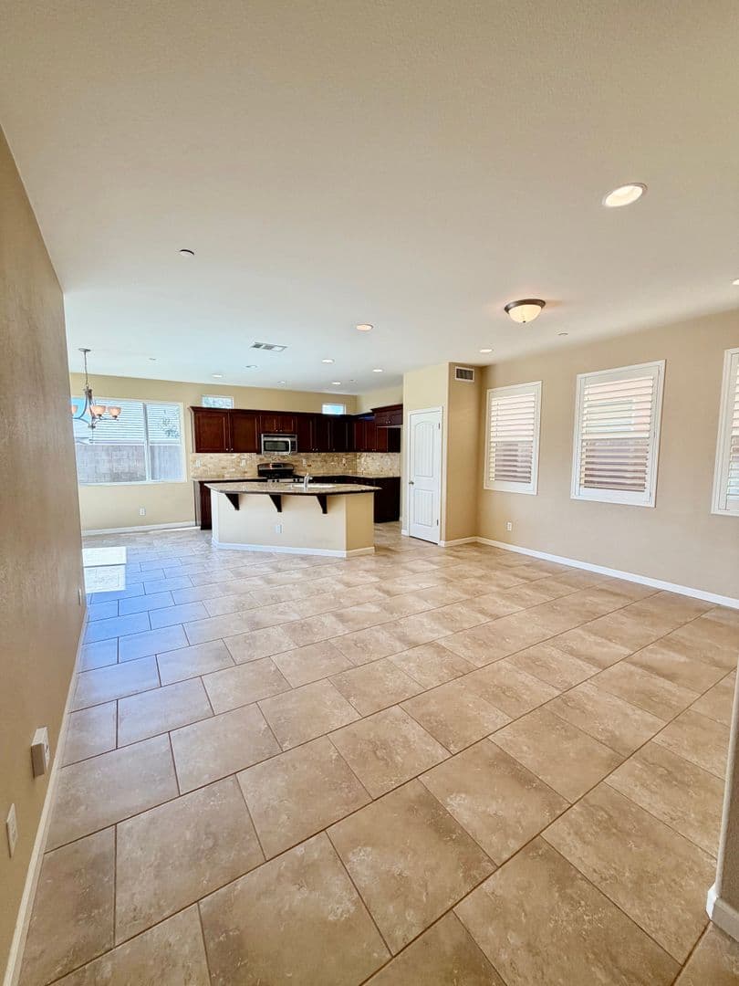 Hanford House: 2404 Chardonnay Place