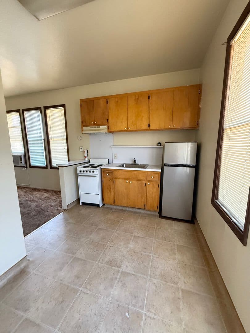 Fresno Apartment: 1561 N Van Ness Ave