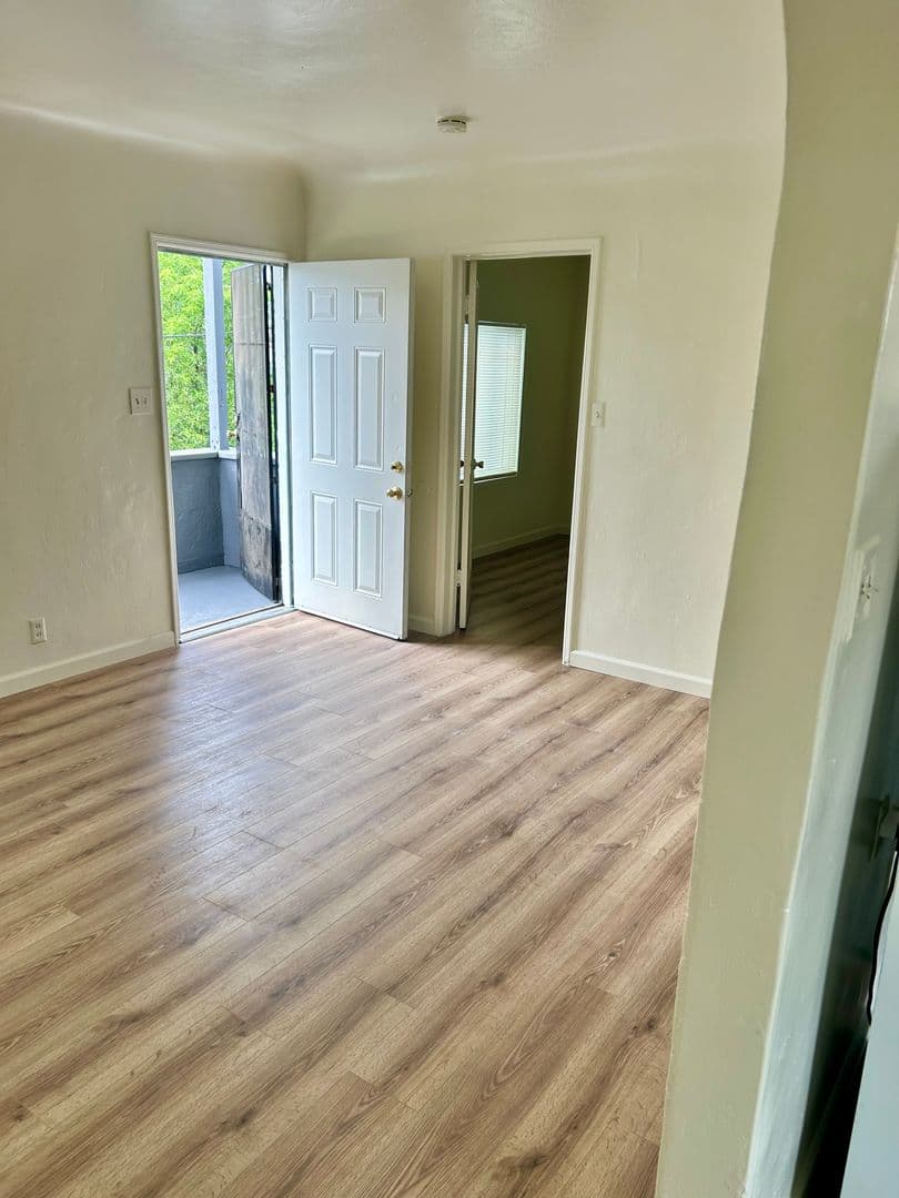Fresno Apartment: 154-164 N U St
