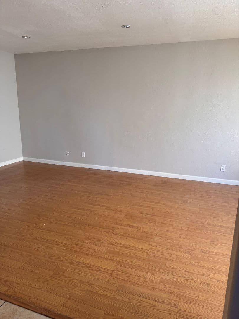 Fresno Apartment: 3115 E Mckenzie