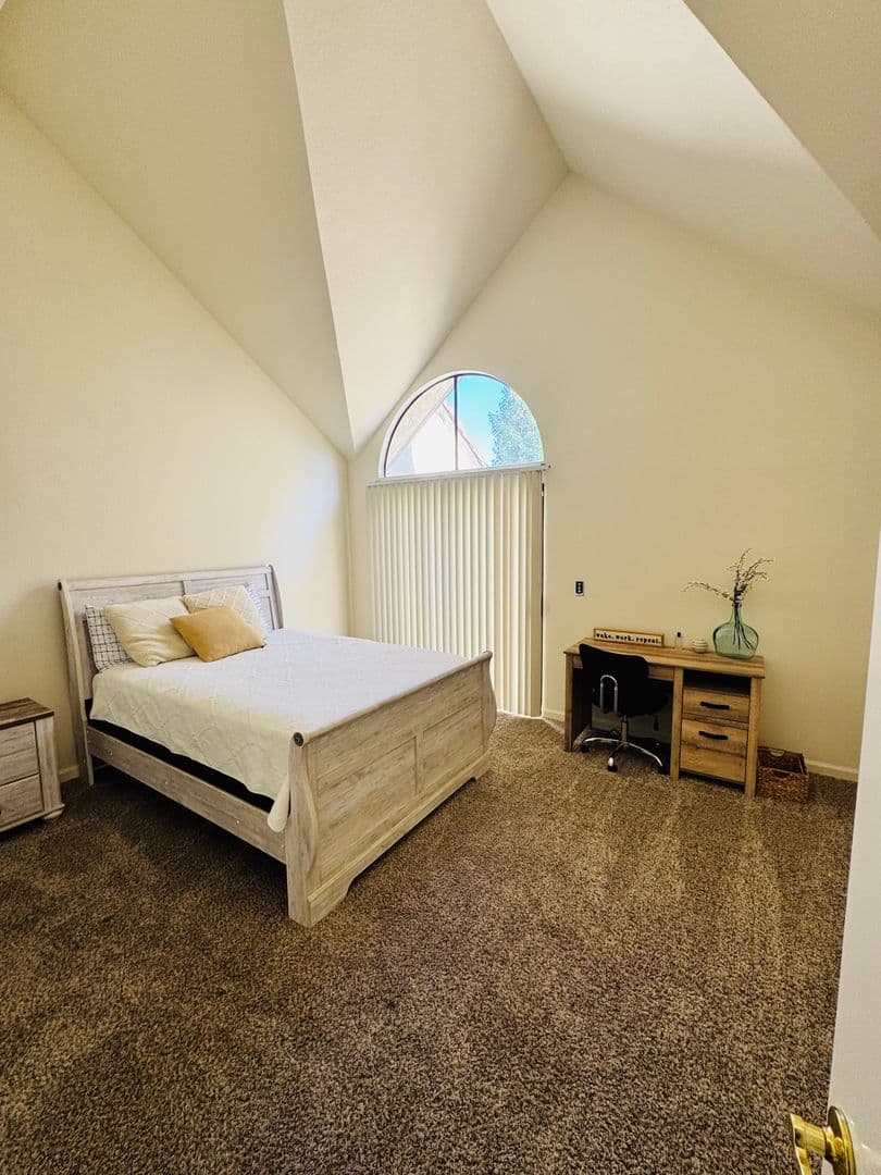 Fresno House: 2890 Huntington Blvd #150