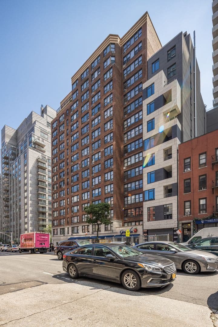 New York Apartment: 500 A East 87th Street