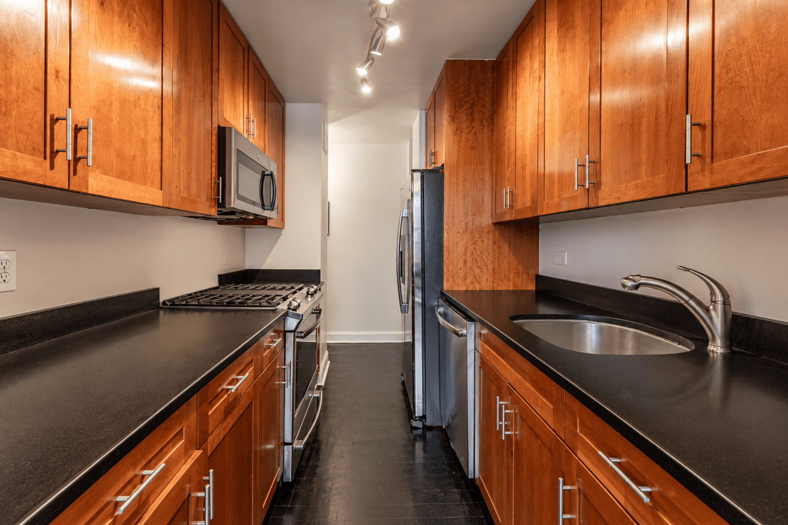 New York Apartment: 500 A East 87th Street