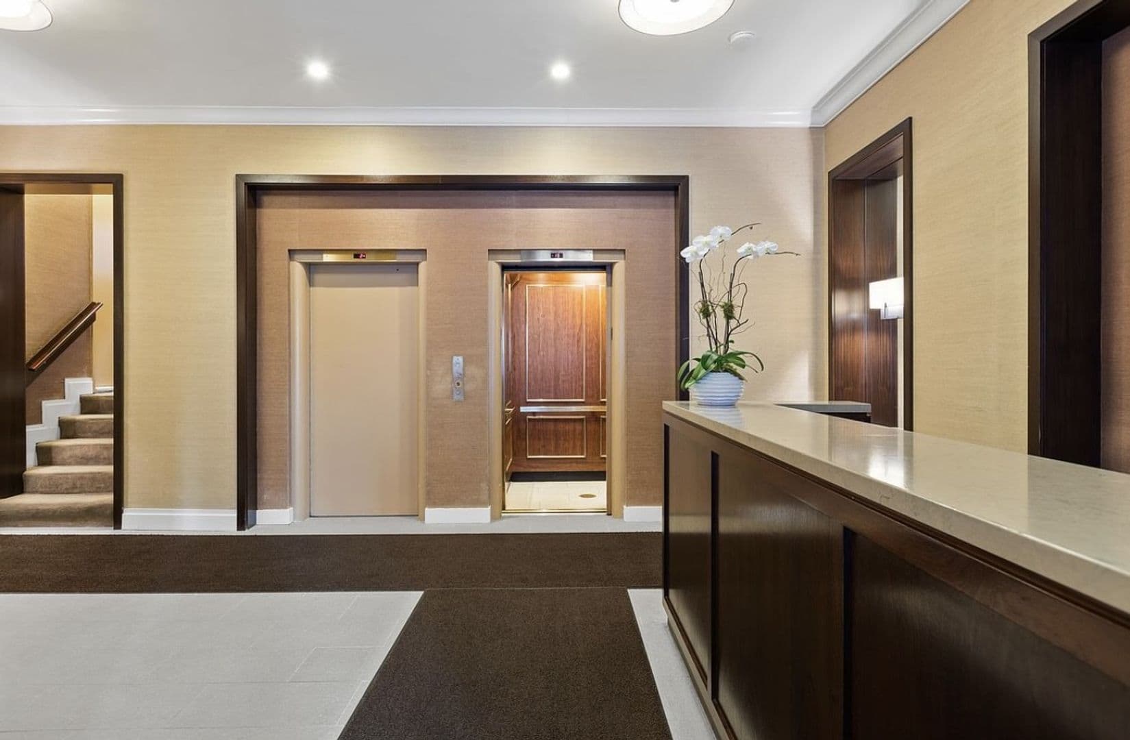New York Apartment: 500 A East 87th Street
