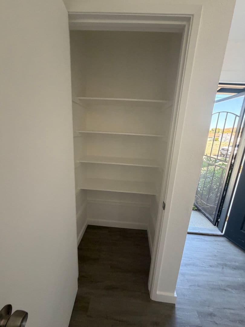 Vacaville Apartment: 209 Brown St