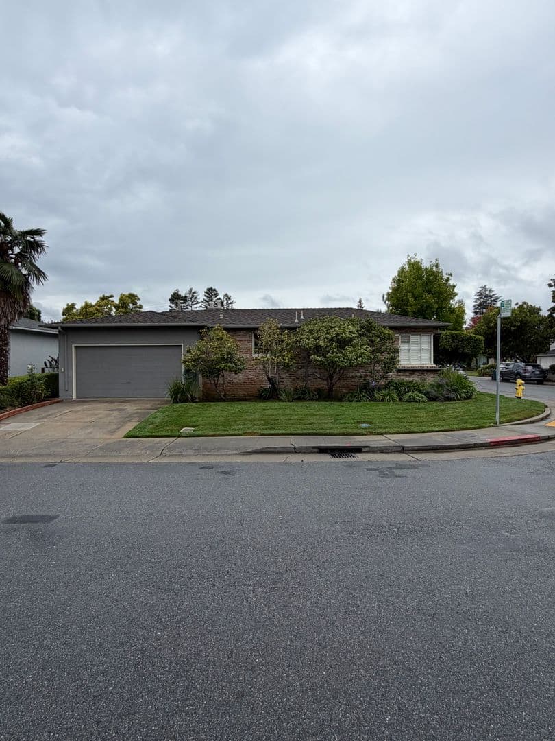 San Mateo House: 743 W Capistrano Way