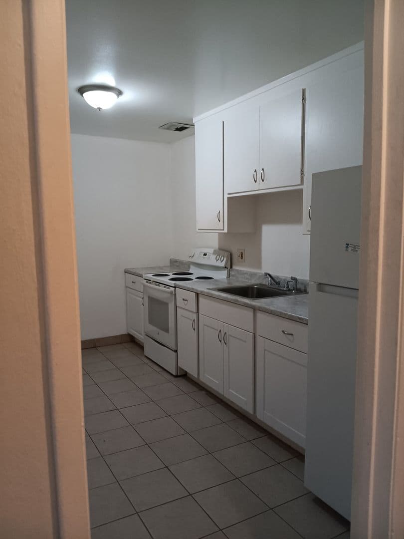 Vacaville Apartment: 209 Brown St