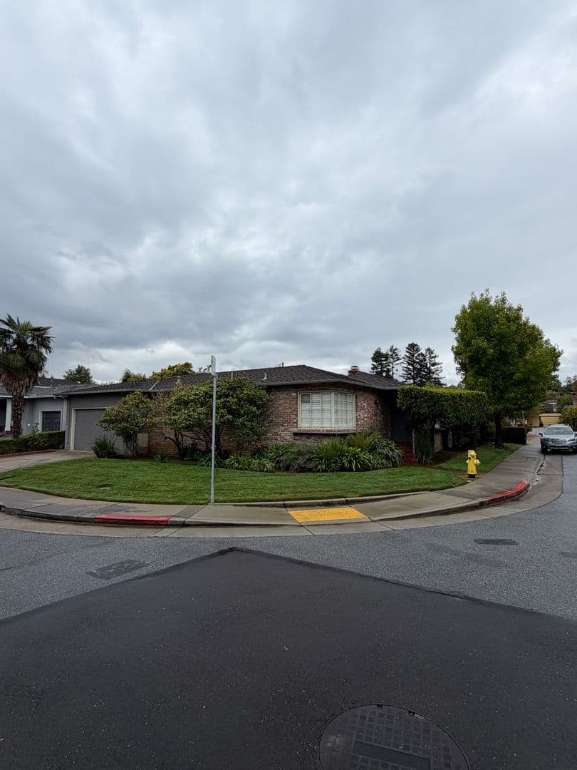 San Mateo House: 743 W Capistrano Way