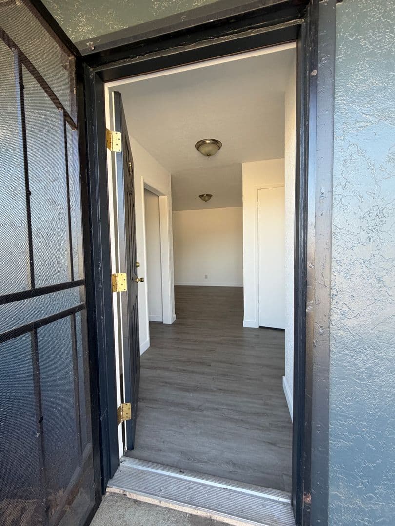 Vacaville Apartment: 209 Brown St