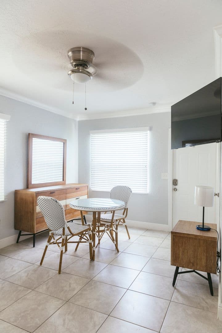 Lake Worth Beach Apartment: 2001 N Dixie Hwy