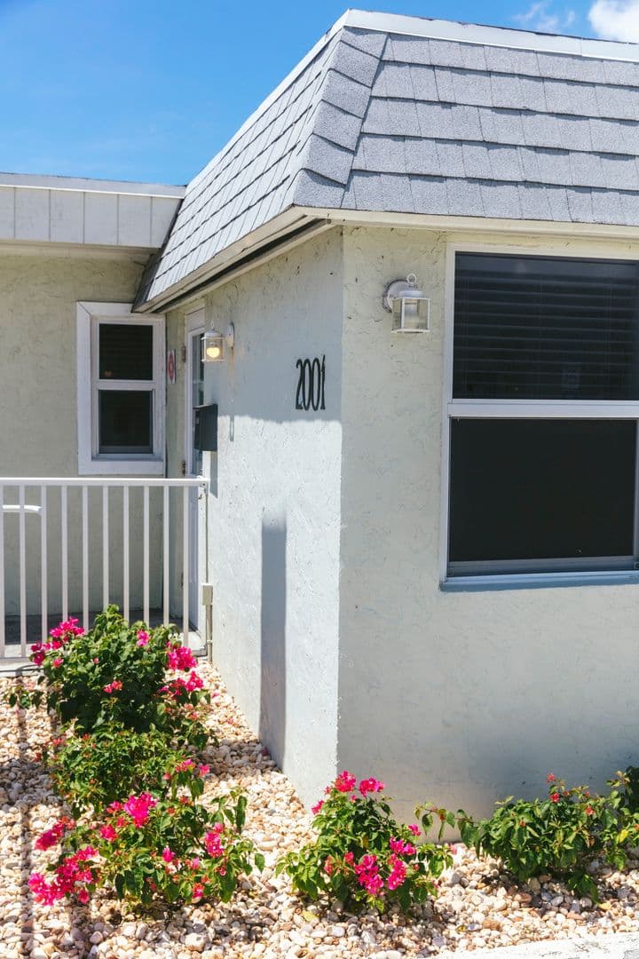 Lake Worth Beach Apartment: 2001 N Dixie Hwy