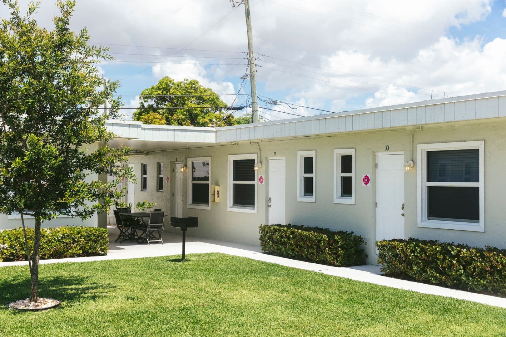 Lake Worth Beach Apartment: 2001 N Dixie Hwy