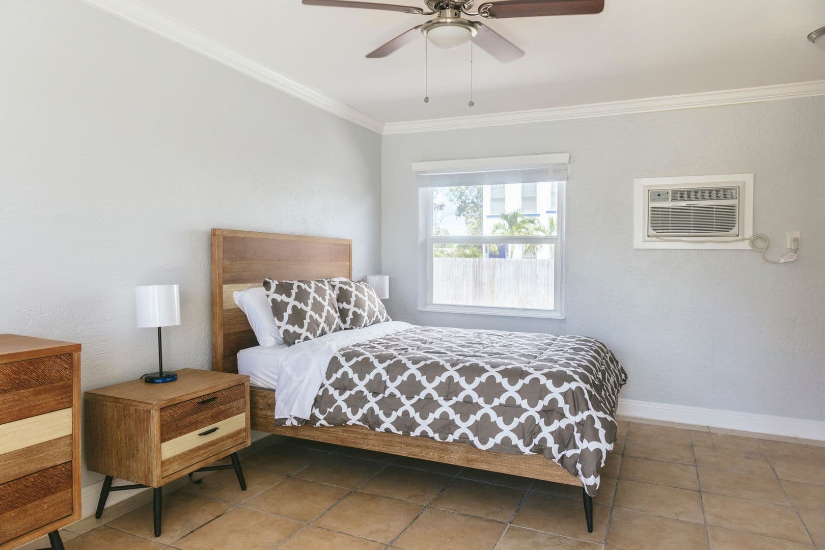 Lake Worth Beach Apartment: 2001 N Dixie Hwy