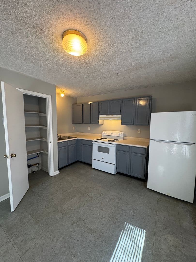 Louisville Apartment: 1519 Crums Lane