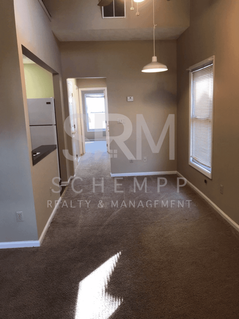 Jeffersonville Apartment: 807-809 East Maple Street