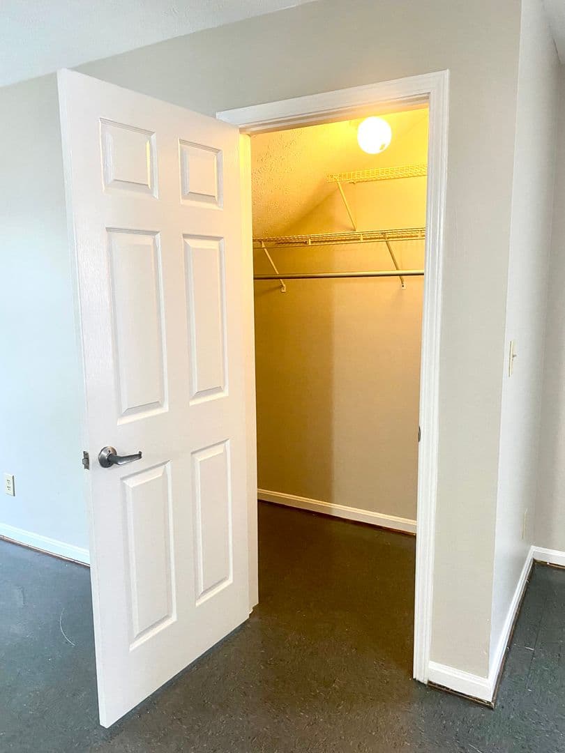Louisville House: 3149 Vermont Ave