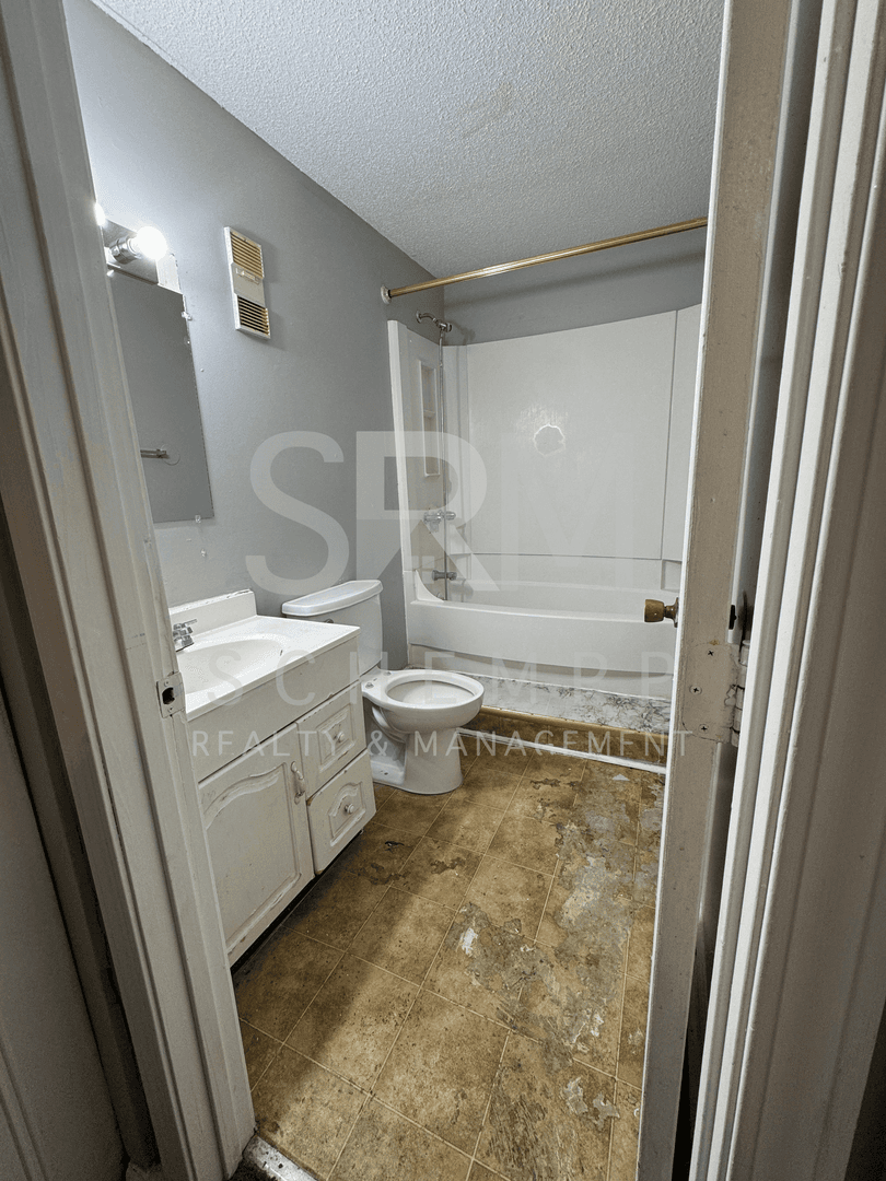 Louisville Apartment: 1519 Crums Lane