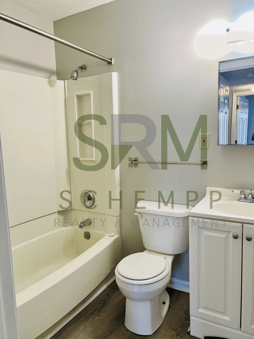 Louisville Apartment: 200 N 18th St #4