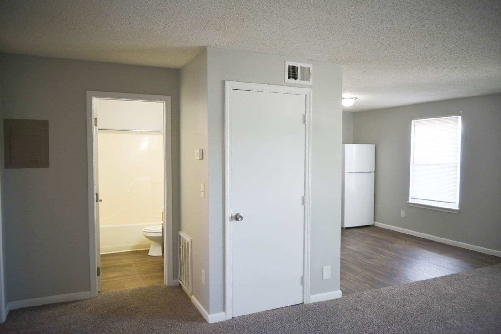 Louisville Apartment: 1519 Crums Lane