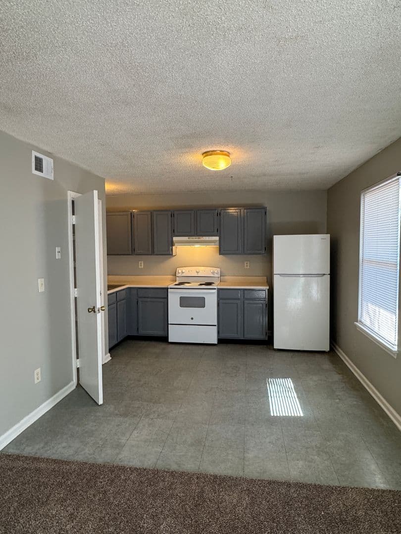 Louisville Apartment: 1519 Crums Lane
