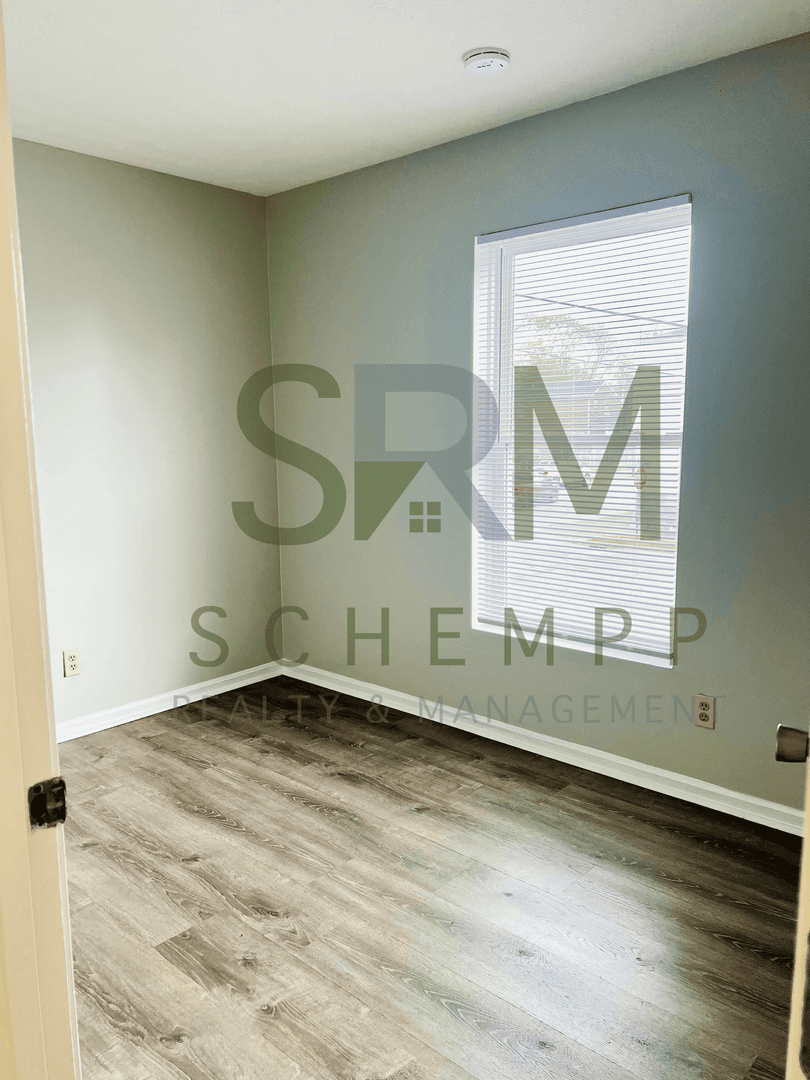 Louisville Apartment: 200 N 18th St #4