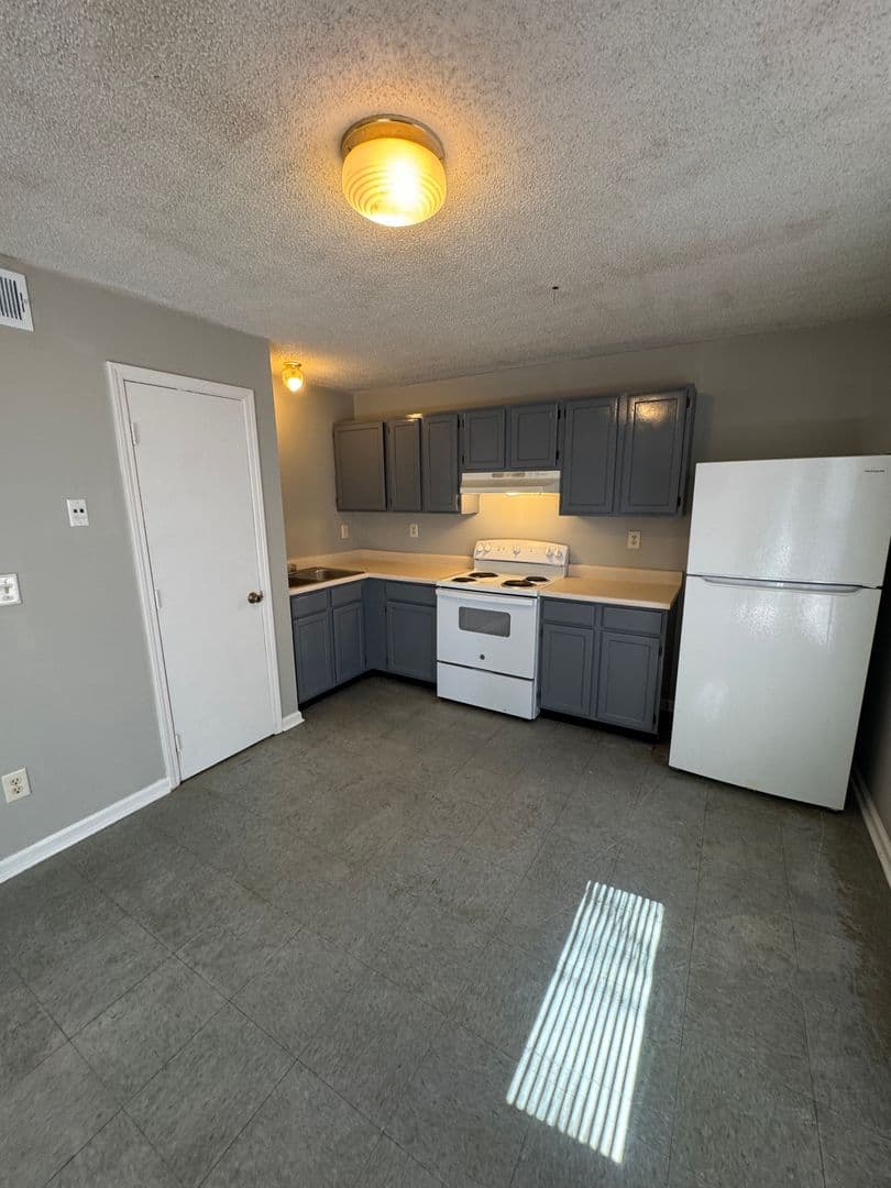 Louisville Apartment: 1519 Crums Lane