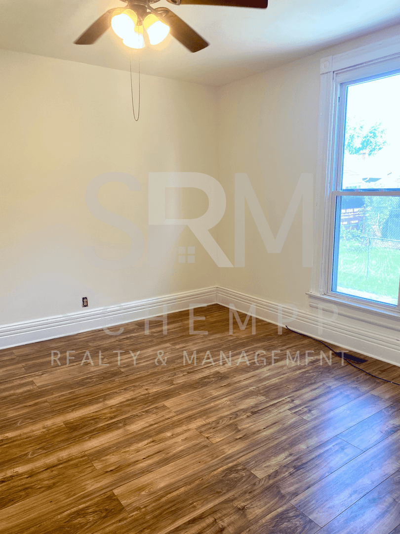 Louisville House: 850 S. 24th St