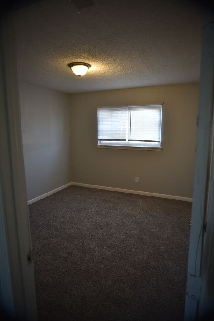 Louisville Apartment: 1519 Crums Lane