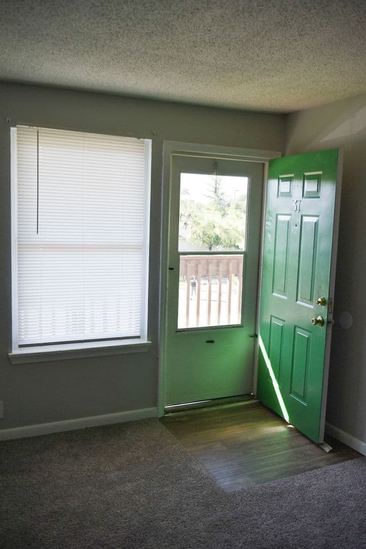 Louisville Apartment: 1519 Crums Lane