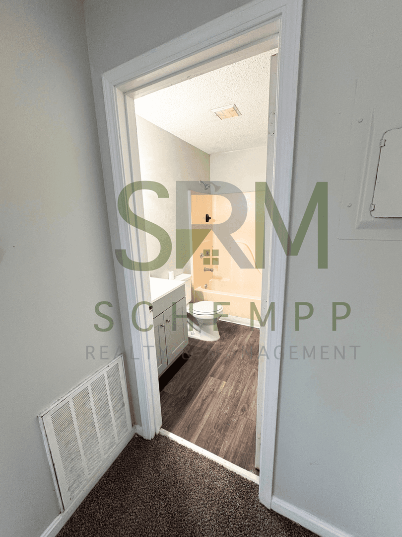 Louisville Apartment: 1519 Crums Lane