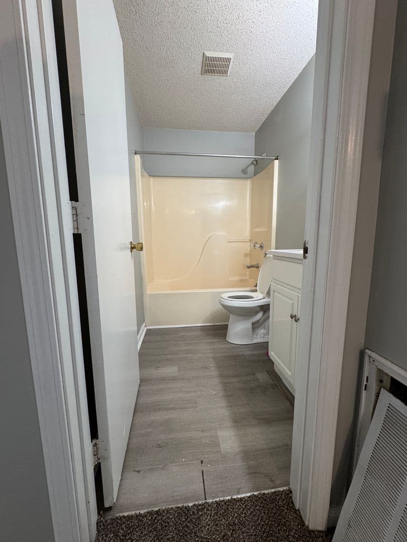 Louisville Apartment: 1519 Crums Lane