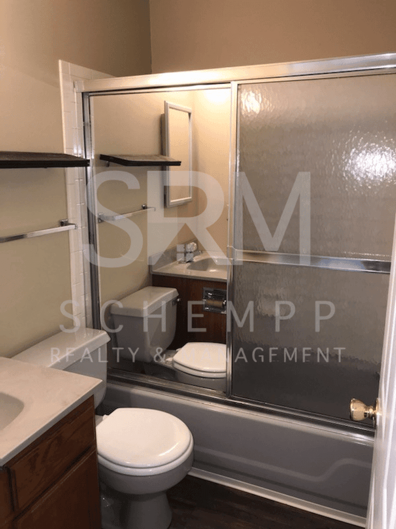 Jeffersonville Apartment: 807-809 East Maple Street