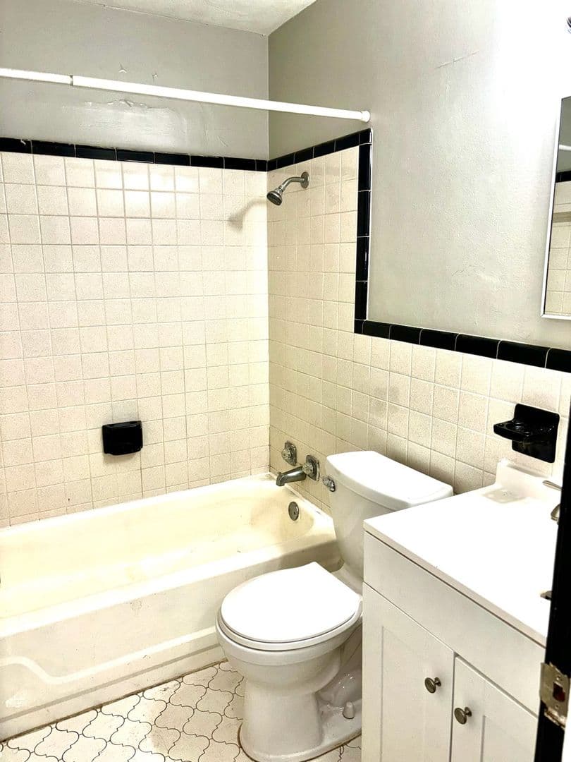 Louisville House: 3802 Parthenia Avenue